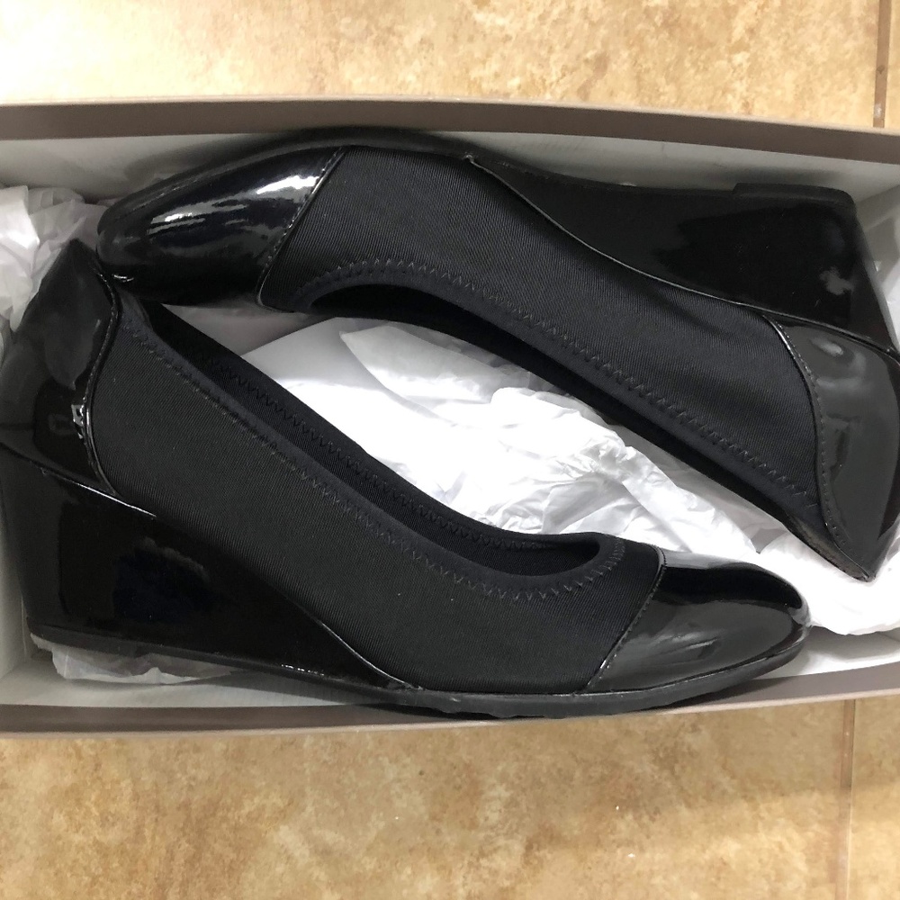 LifeStride Juliana Black Stretch Wedge Pumps